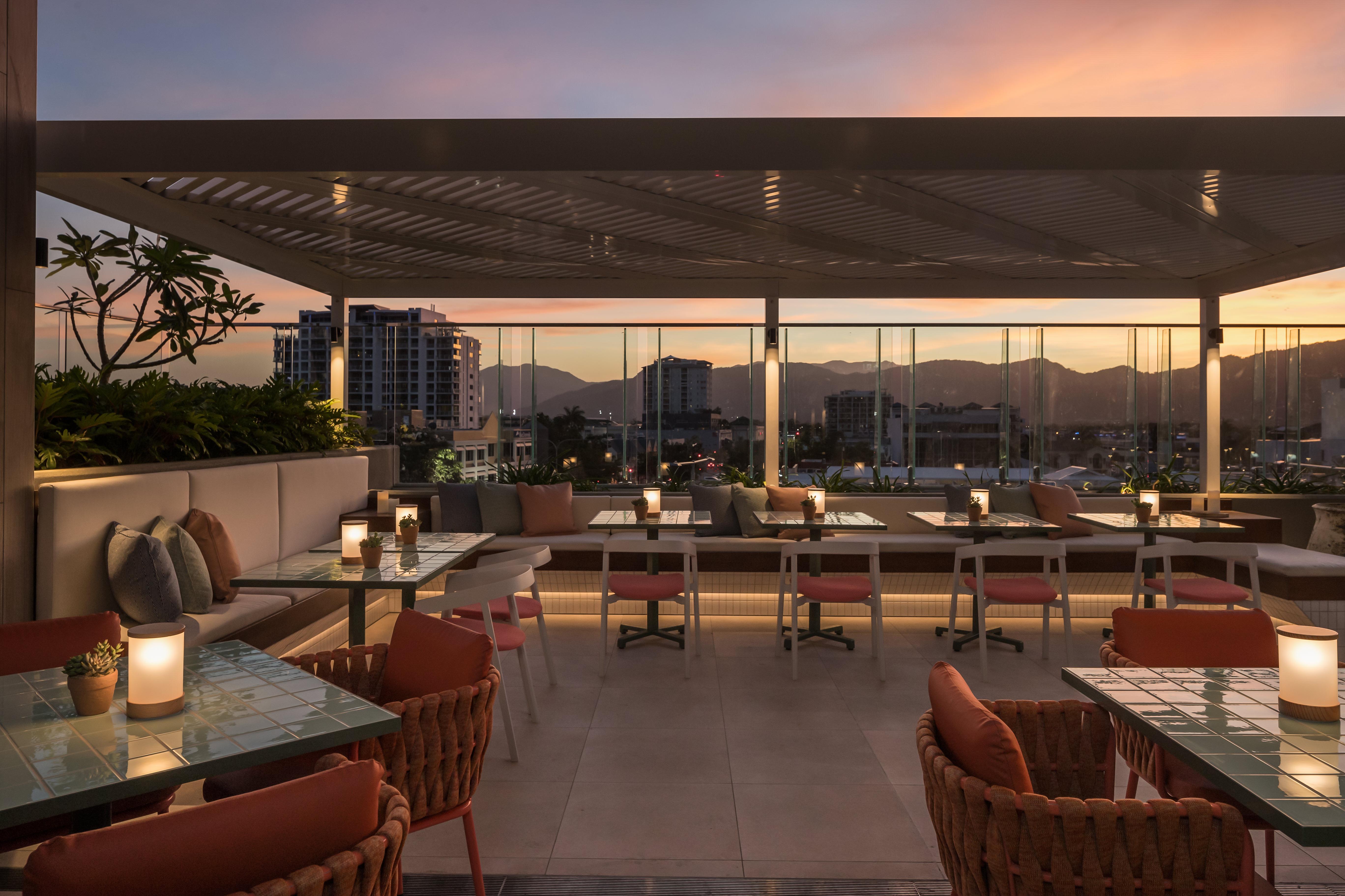 Crystalbrook Bailey Hotel Cairns Exterior foto The rooftop bar