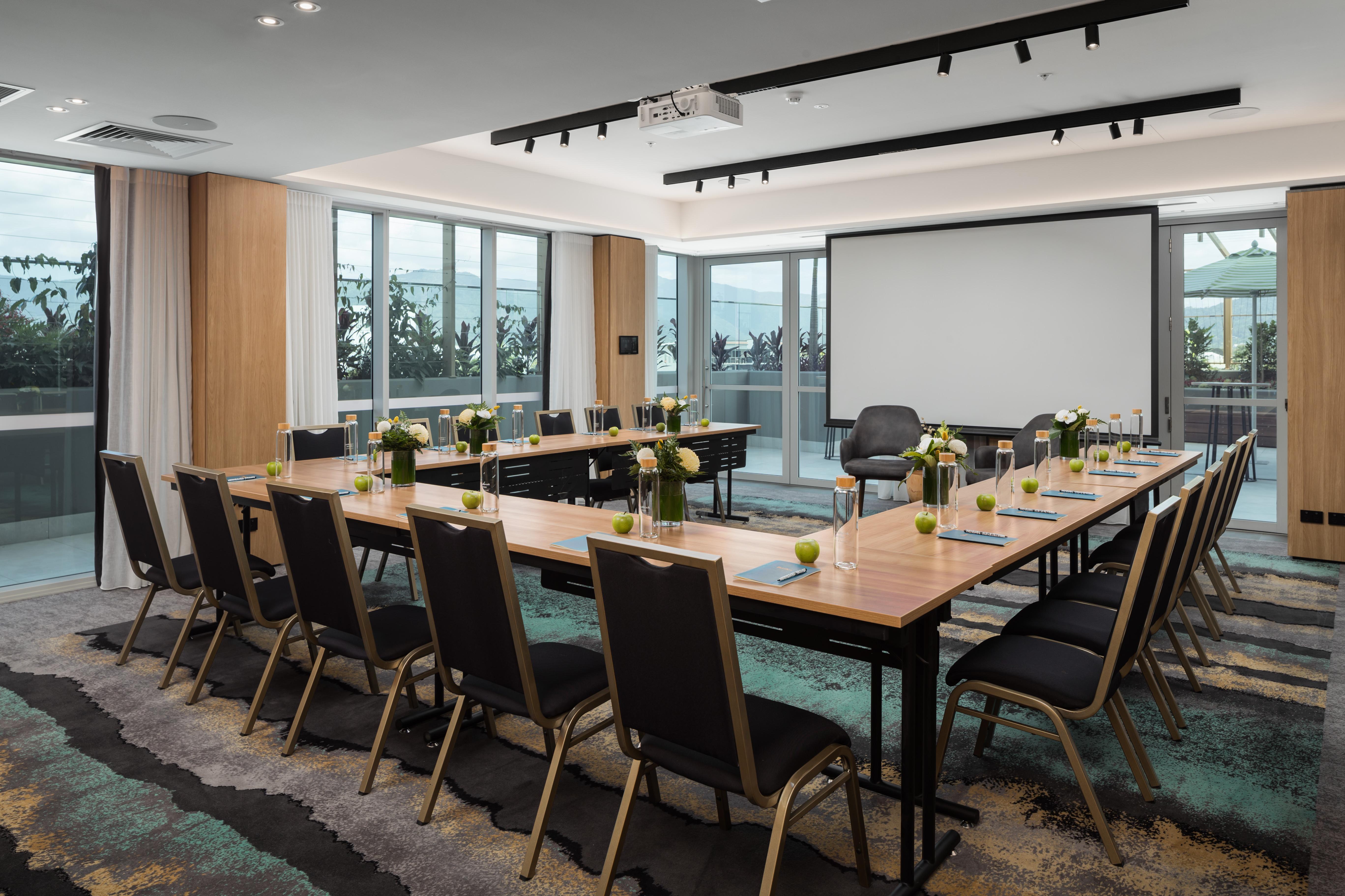 Crystalbrook Bailey Hotel Cairns Exterior foto Meeting room