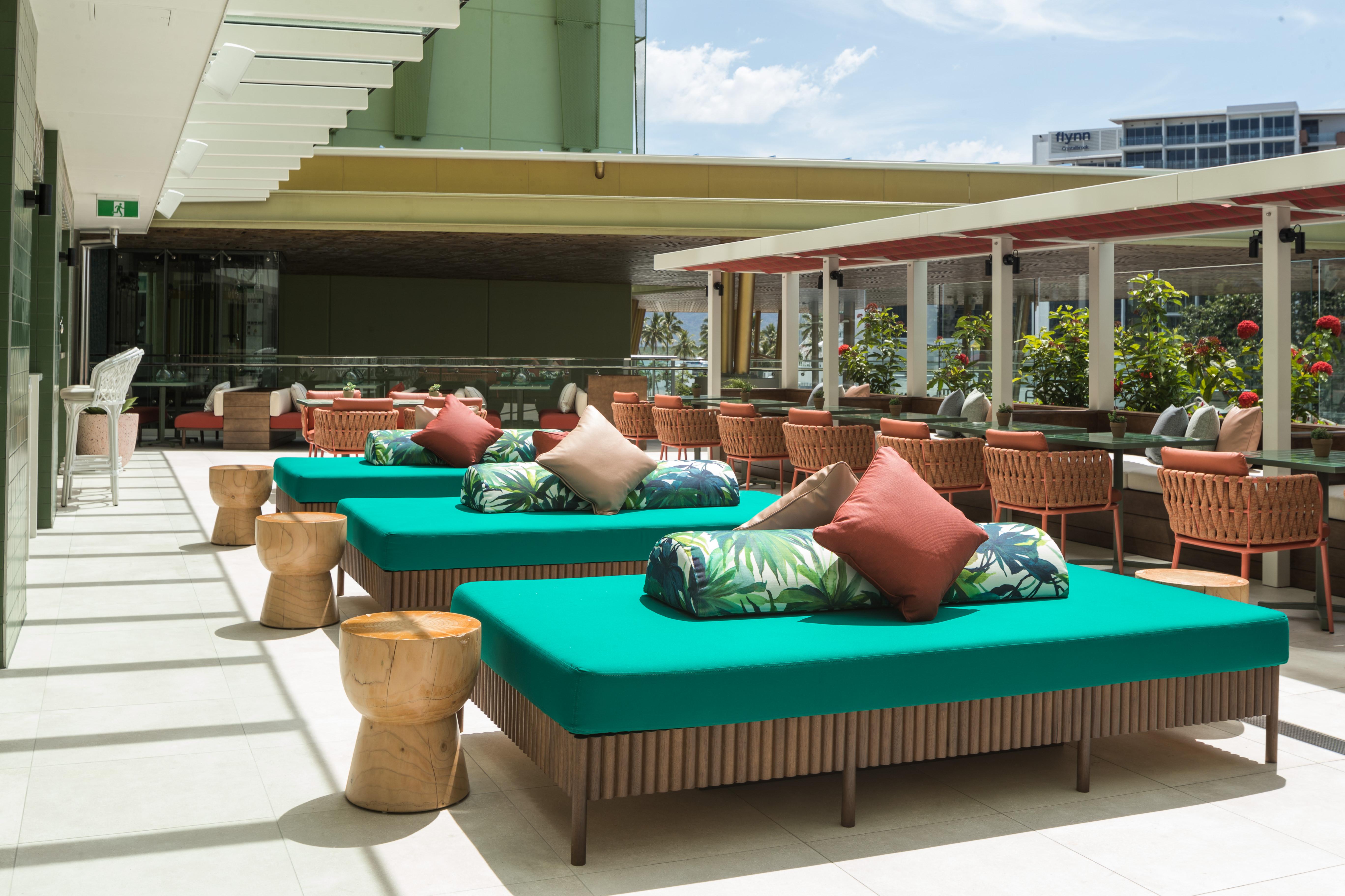 Crystalbrook Bailey Hotel Cairns Exterior foto The rooftop bar at the hotel