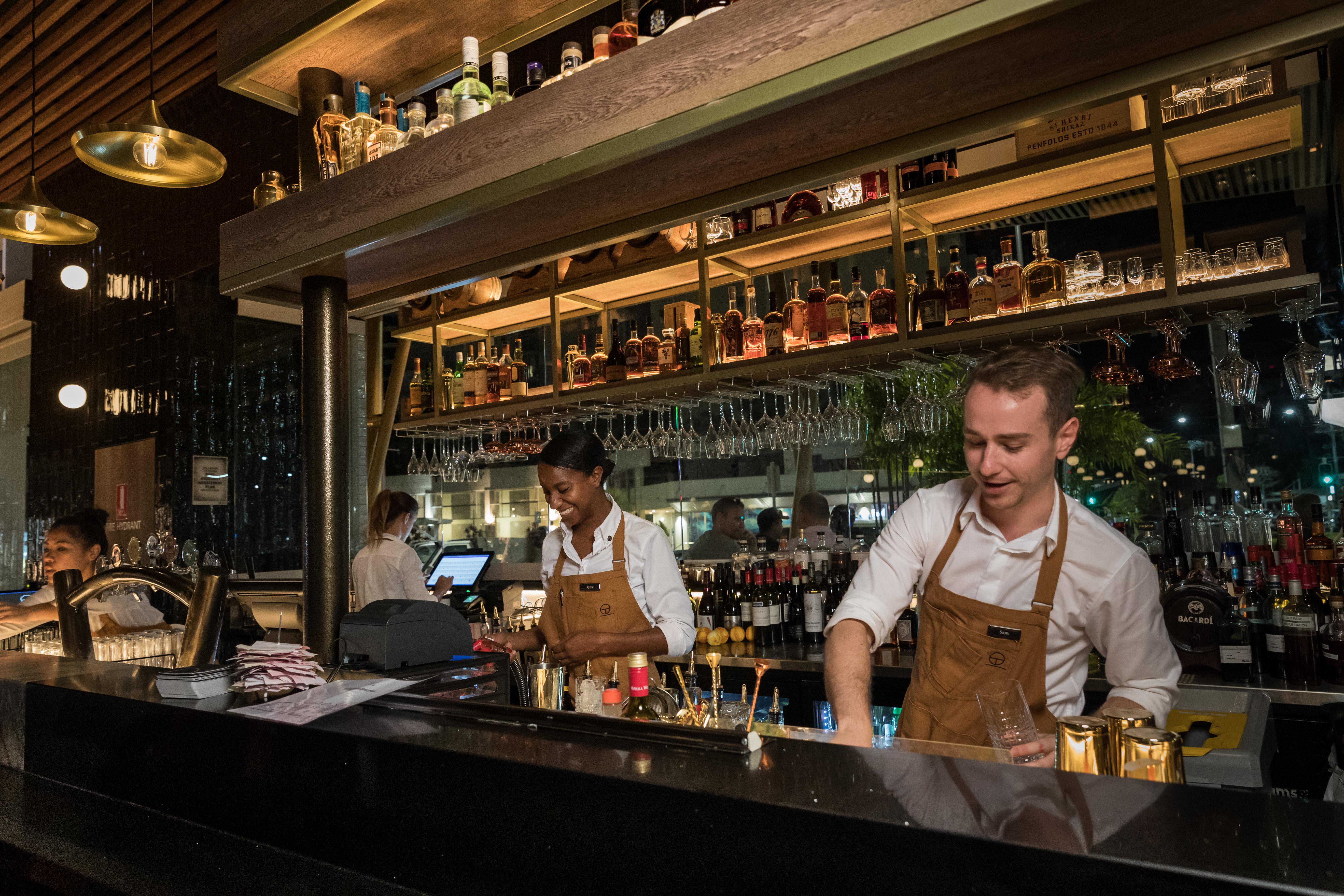 Crystalbrook Bailey Hotel Cairns Exterior foto The bar at the restaurant