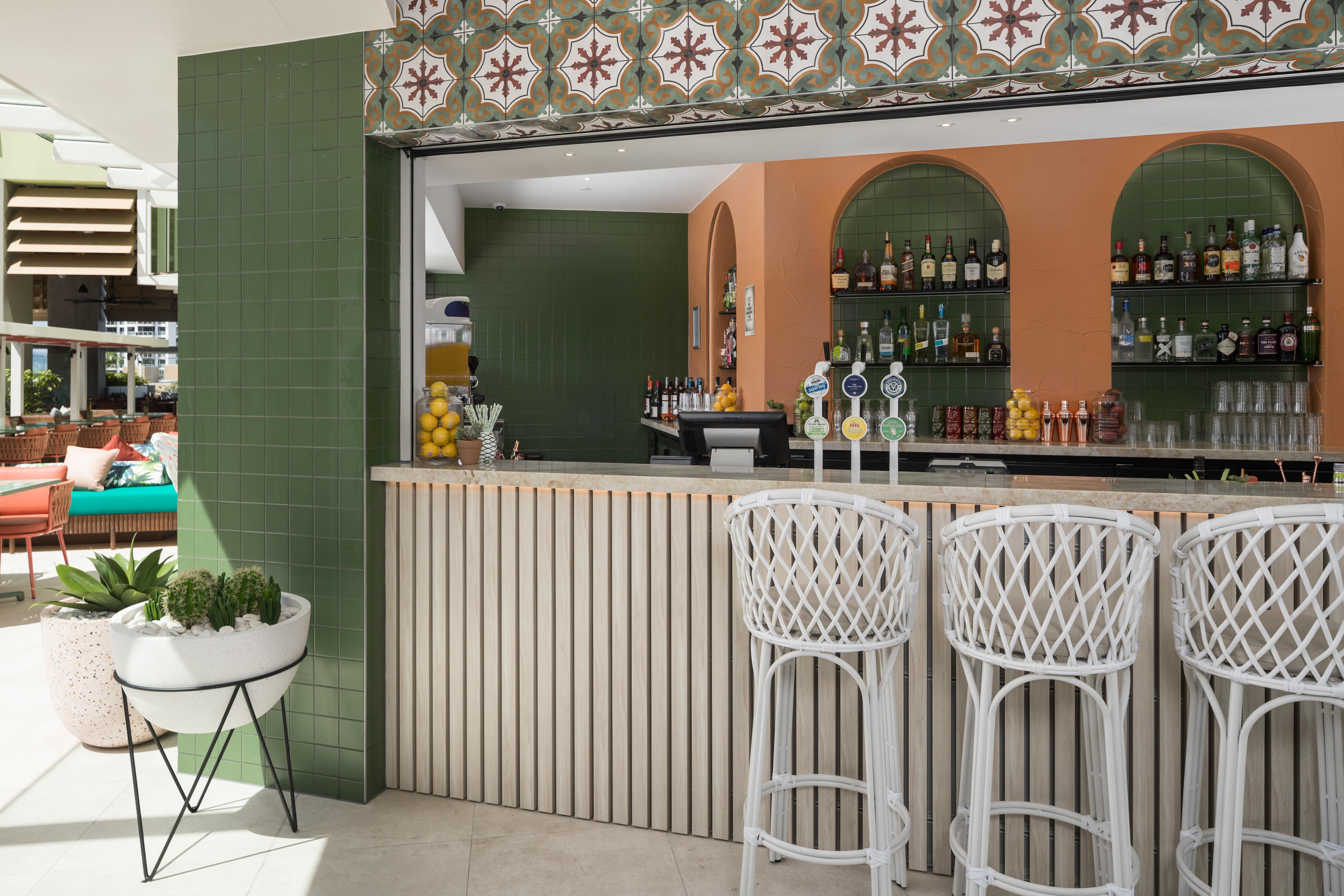 Crystalbrook Bailey Hotel Cairns Exterior foto The bar at the hotel