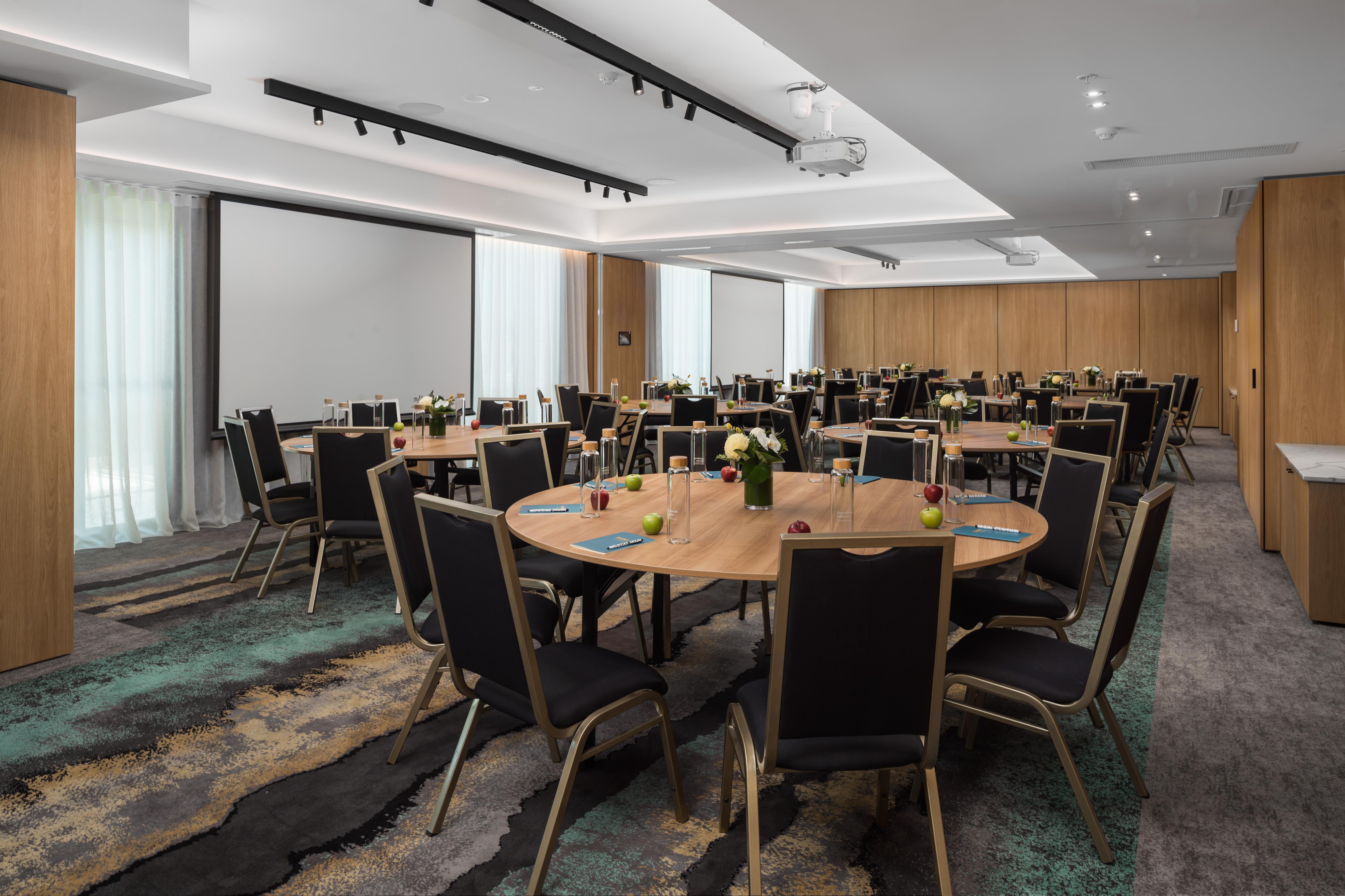 Crystalbrook Bailey Hotel Cairns Exterior foto Meeting room