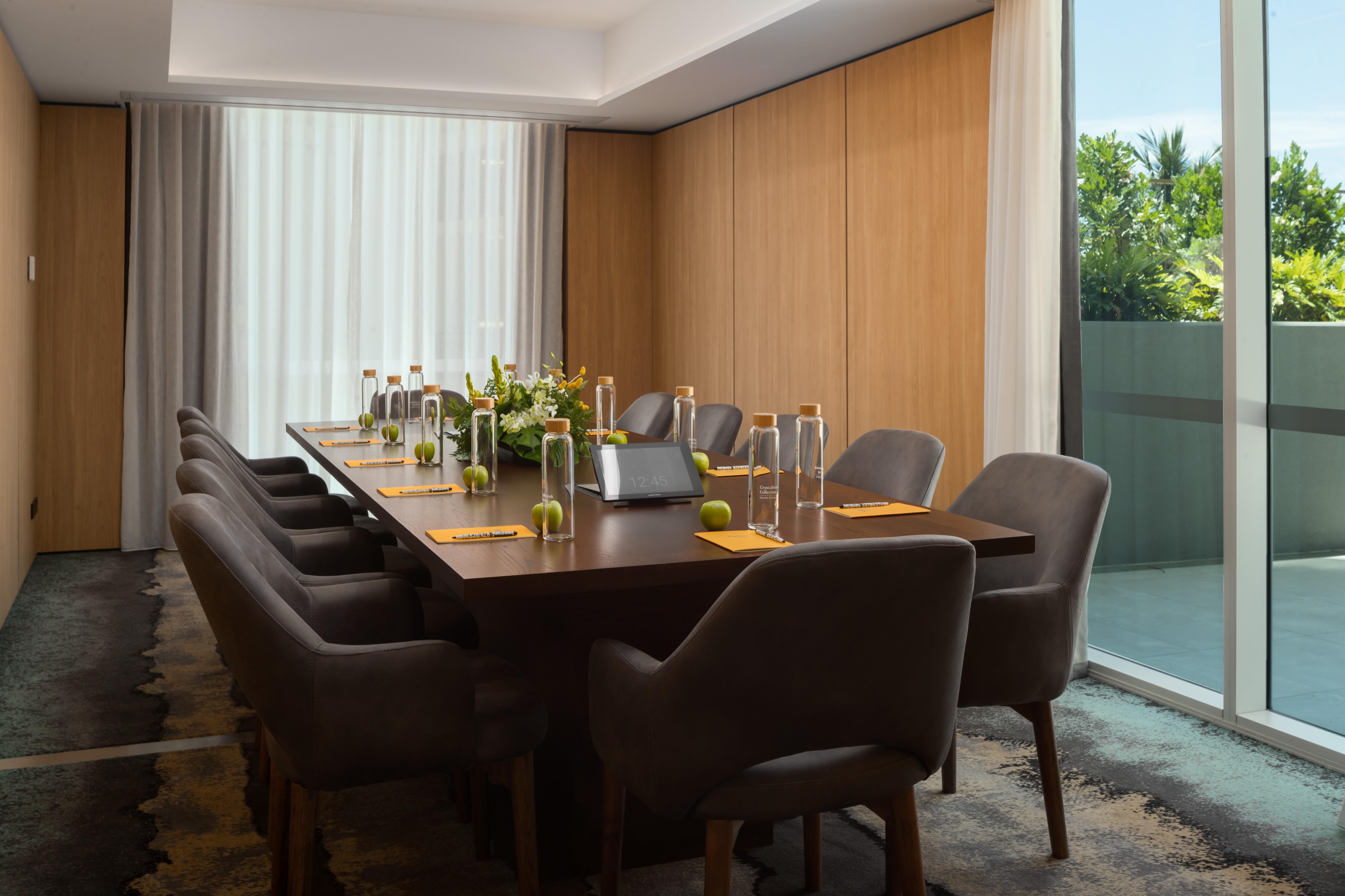 Crystalbrook Bailey Hotel Cairns Exterior foto Meeting room at the hotel