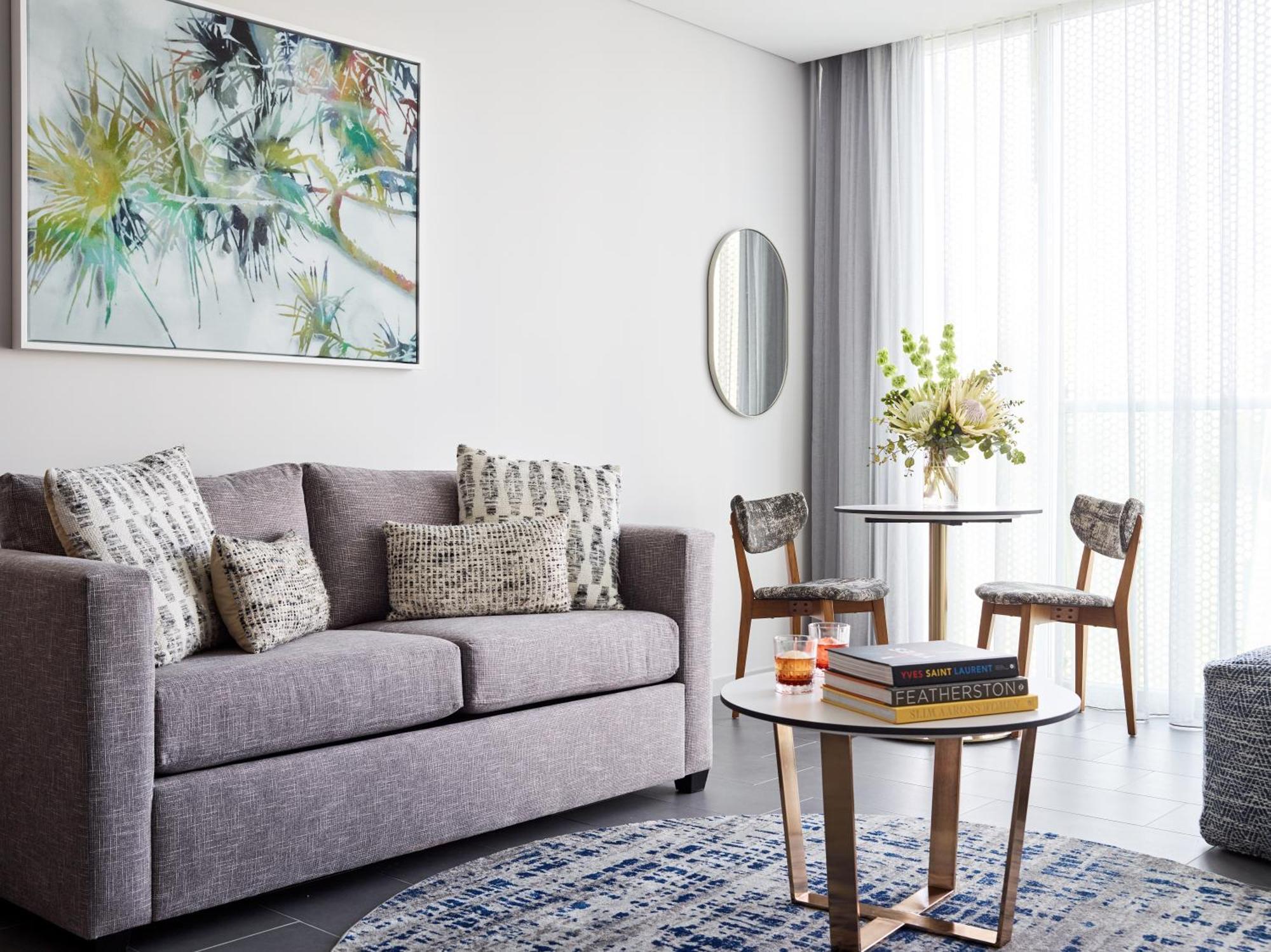 Crystalbrook Bailey Hotel Cairns Exterior foto A living room in a serviced apartment in Singapore
