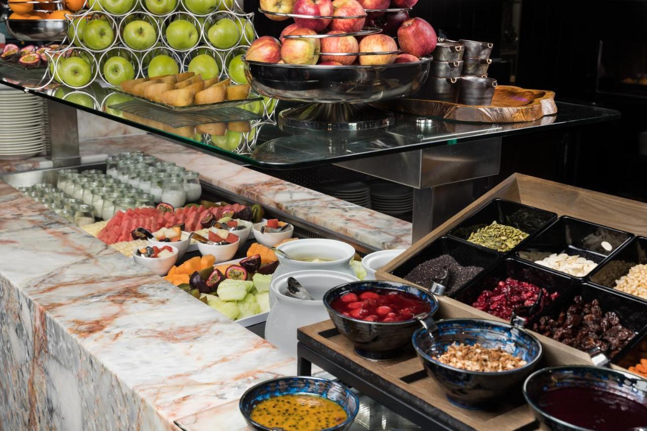 Crystalbrook Bailey Hotel Cairns Exterior foto A salad bar