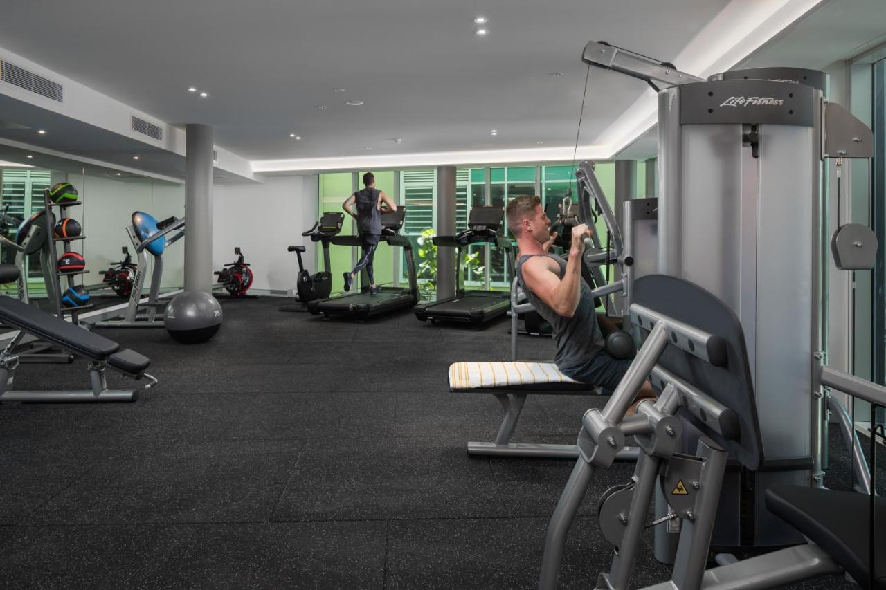 Crystalbrook Bailey Hotel Cairns Exterior foto The gym at the hotel