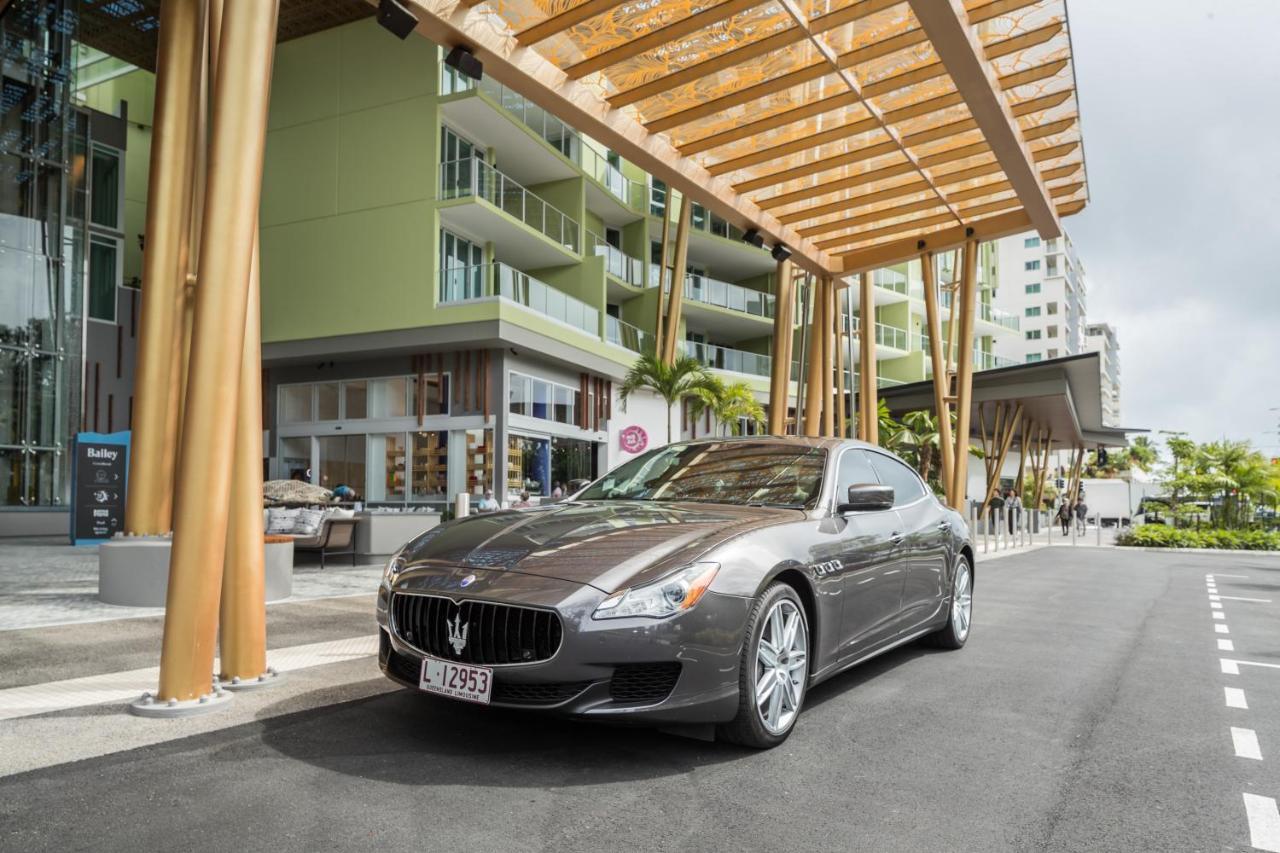 Crystalbrook Bailey Hotel Cairns Exterior foto Maserati Quattroporte